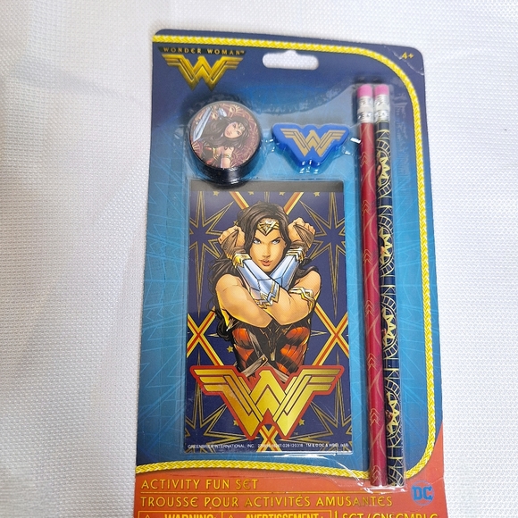 NWT " The Ultimate Wonder Woman Bundle" - Picture 4 of 15